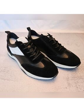 🍁NIB Size 8 White/Black-Low Top Leather Sneakers, Snover, Crafted in Canada🍁